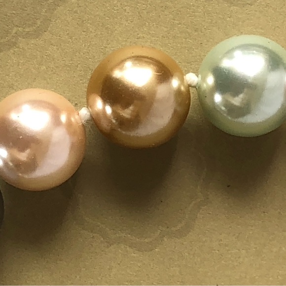 Kenneth Jay Lane 2009 Multicolor Faux Pearl Necklace - Picture 6 of 11